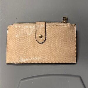 Jen & CO Beige Textured Wallet with Gold Accents